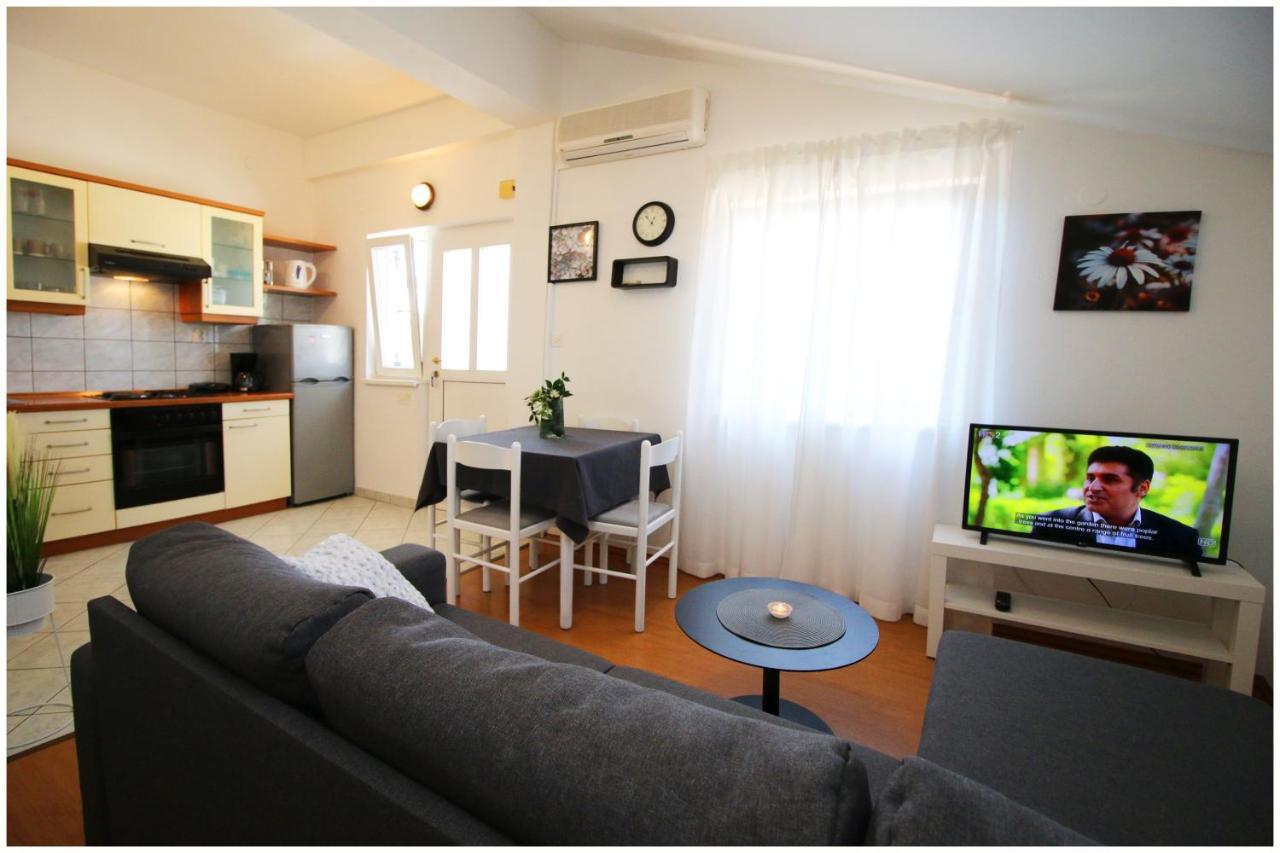 Studio Apartman Elena Primošten Exterior foto
